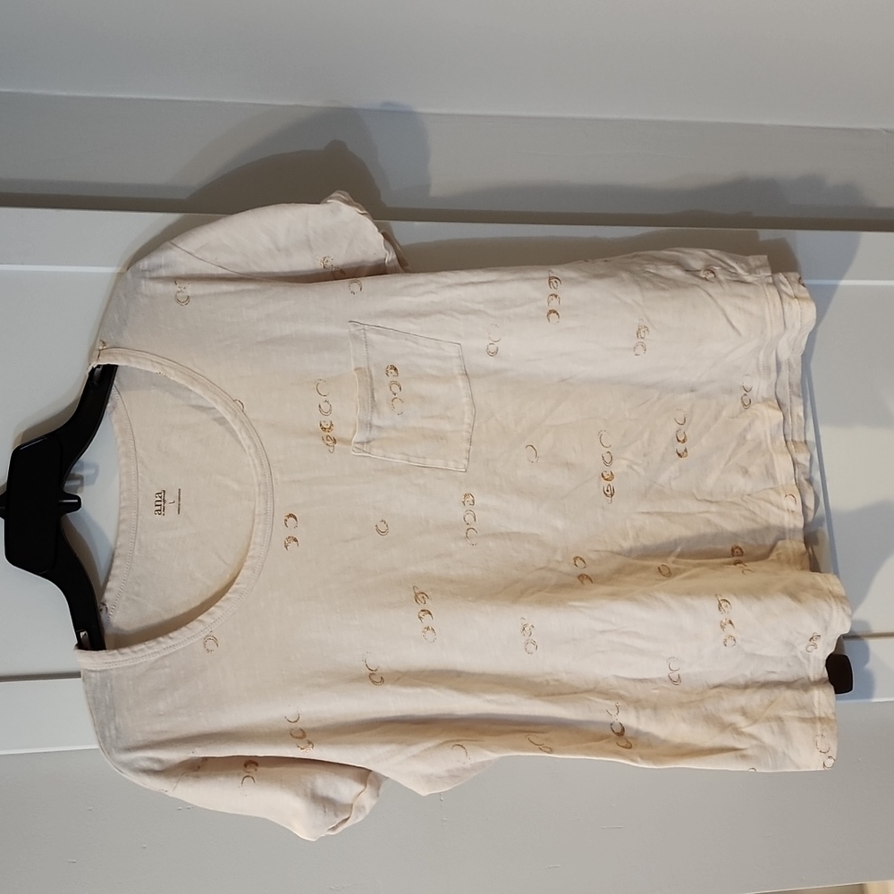 A.n.a. cream, printed tshirt. L